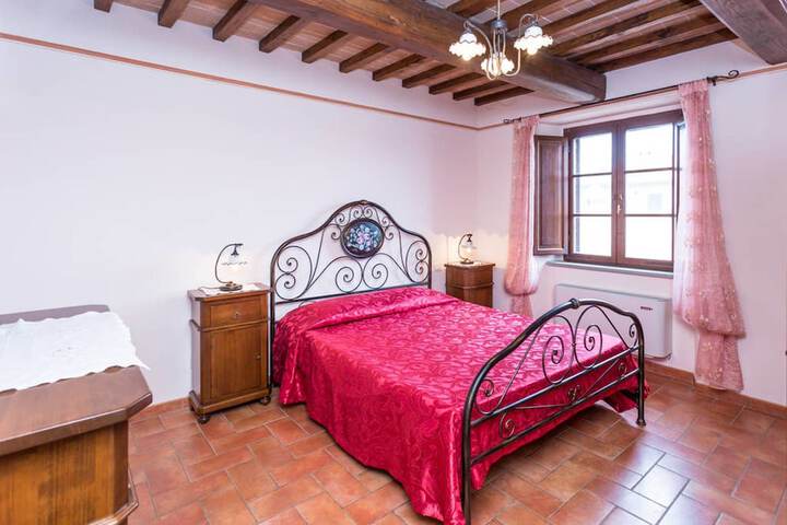 Room 4 of 95