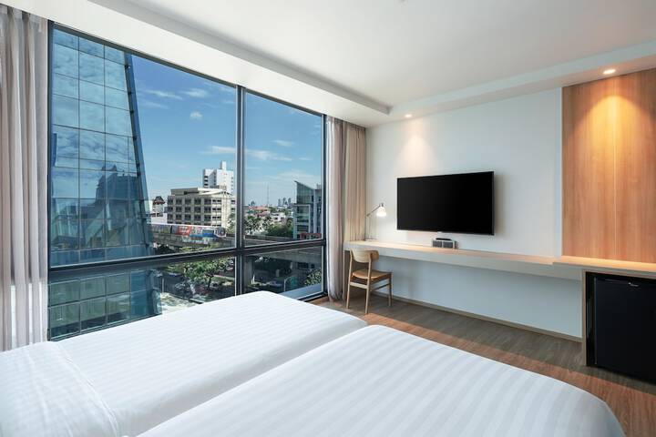 Room 25 of 106