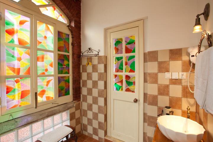 Room 3 of 34