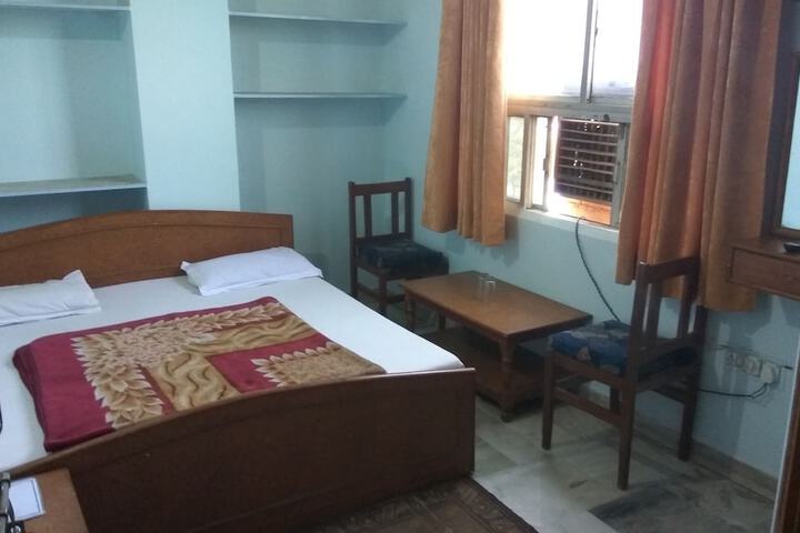 Room 4 of 36