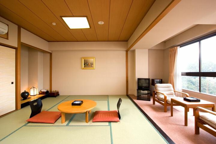 Room 6 of 30
