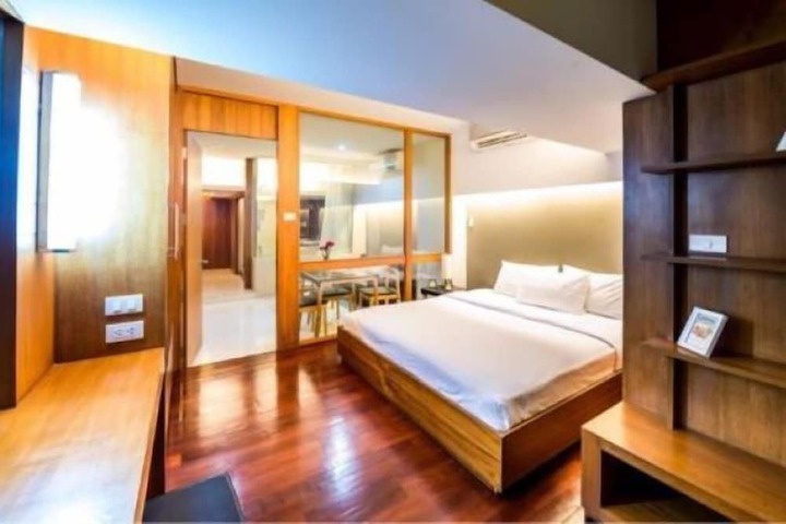 Room 12 of 37