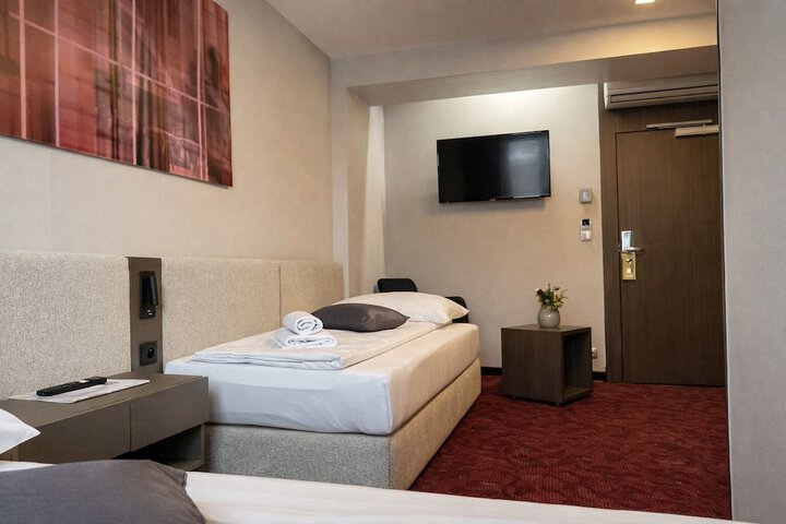 Room 44 of 96