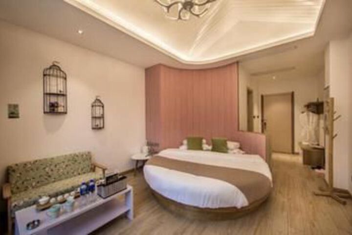 Room 100 of 156