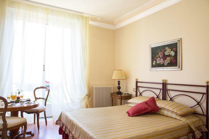 Room 15 of 37