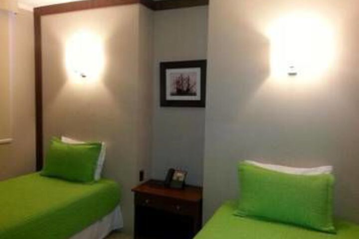 Room 14 of 32
