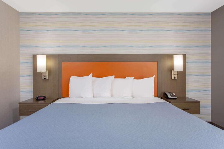 1 King Bed (7 of 7)