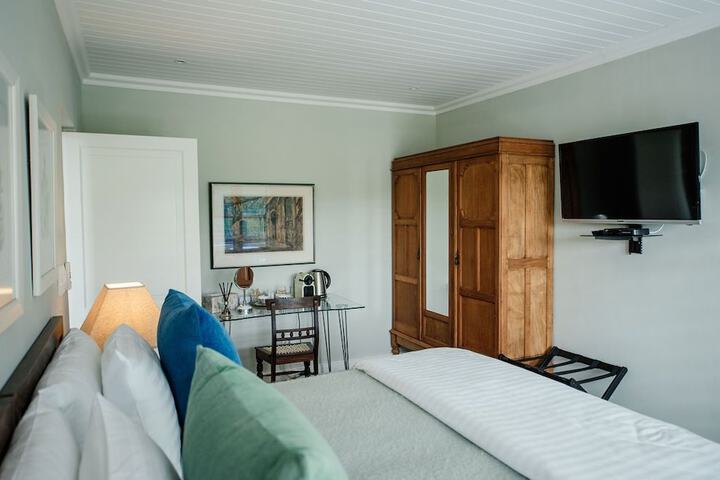 Room 15 of 162