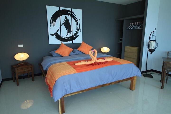 Room 10 of 30