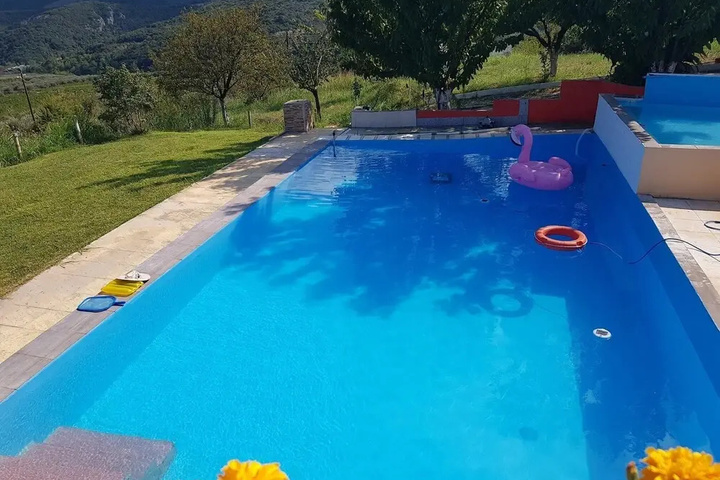 Pool 13 of 18