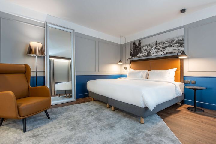 Room 36 of 106