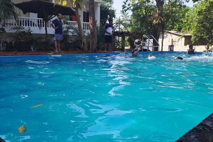 Pool 9 of 17