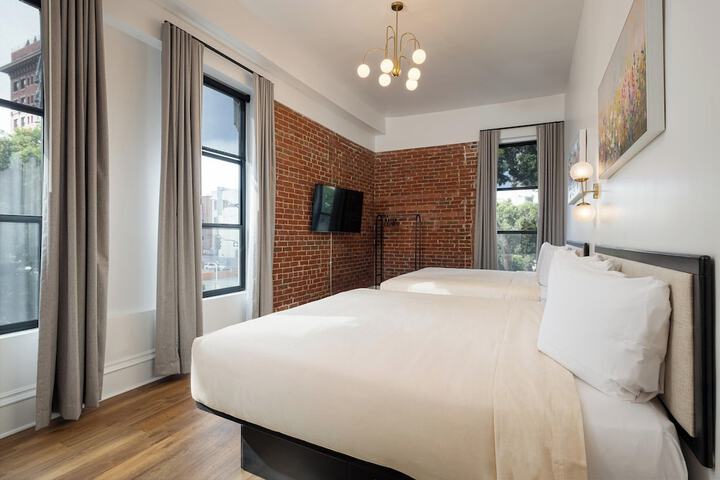 Room 18 of 48