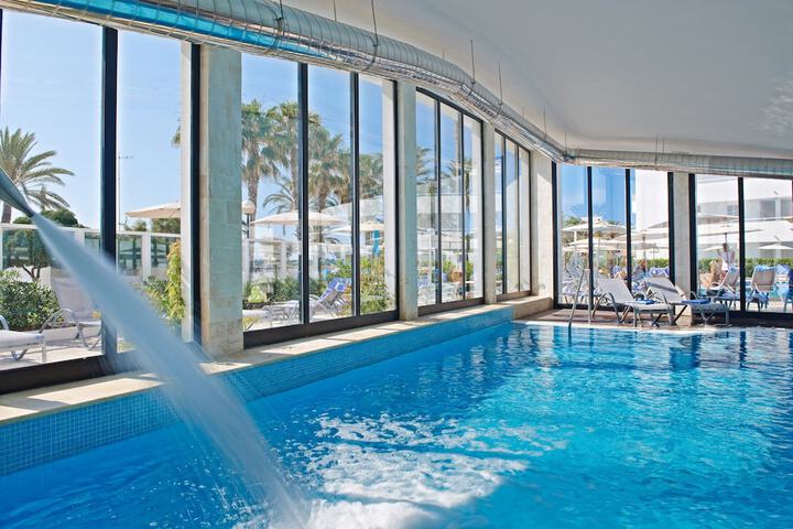 Hotel with Pool