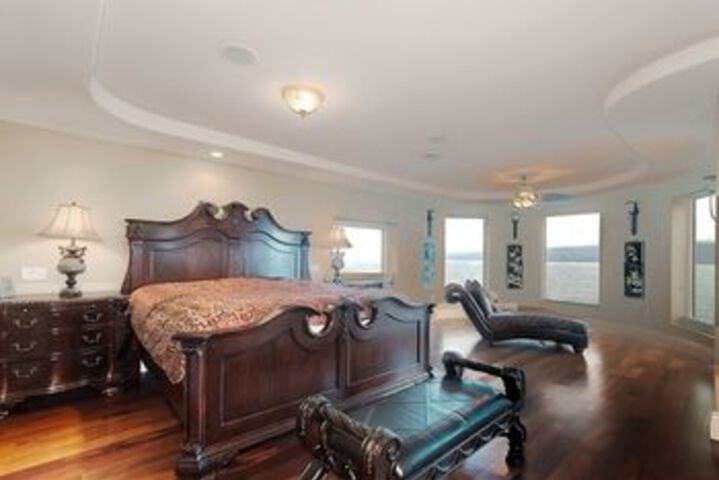 Room 7 of 33