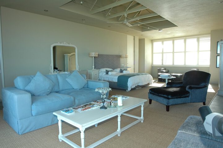 Room 32 of 80
