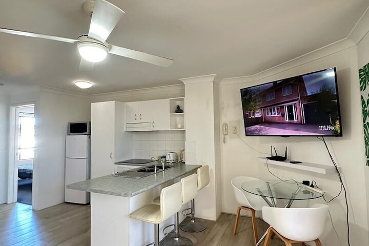 Room 5 of 28