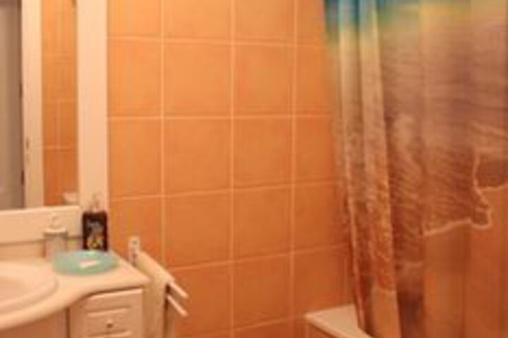 Room 5 of 12