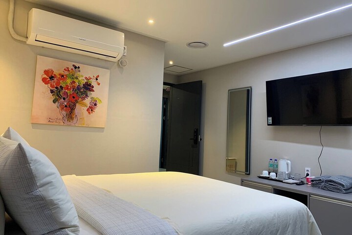 Room 11 of 60