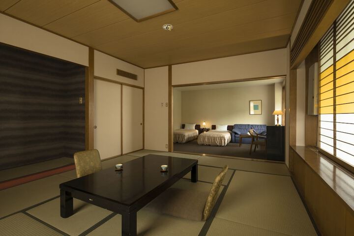 Room 5 of 61