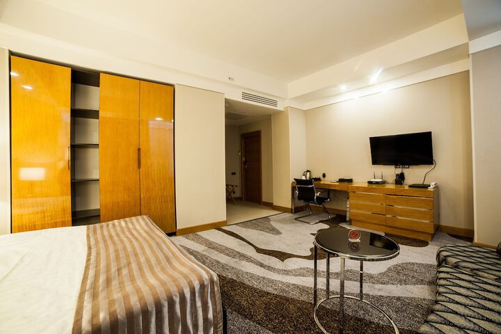 Room 3 of 33