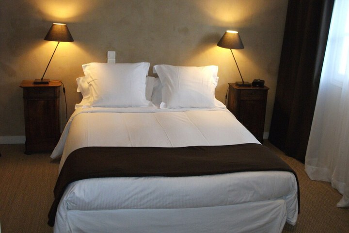 Room 12 of 32