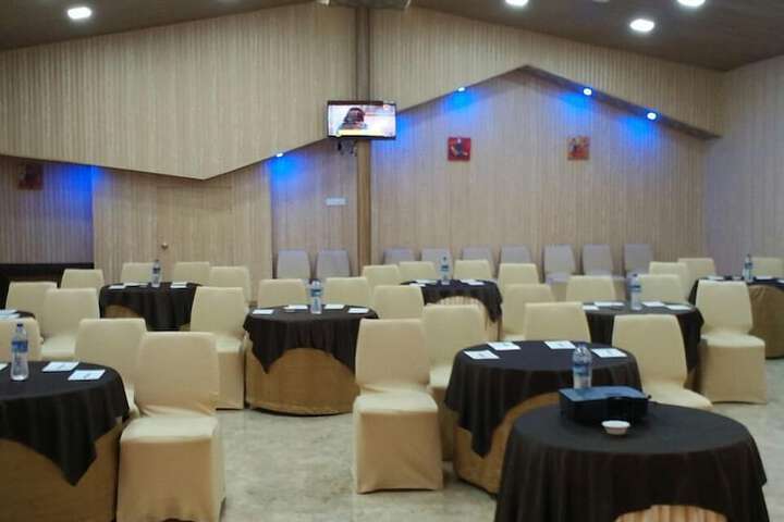 Ballroom/Hall 22 of 29