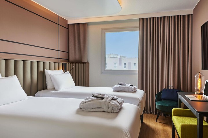 Room 12 of 60