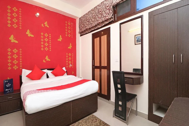 Room 4 of 14