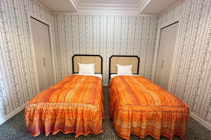 Room 30 of 59