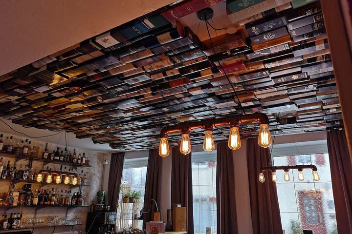 Lounge 11 of 16