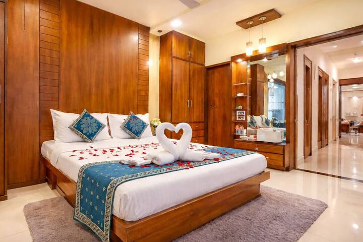 Hotel Thakur Galaxy Sadar Market
