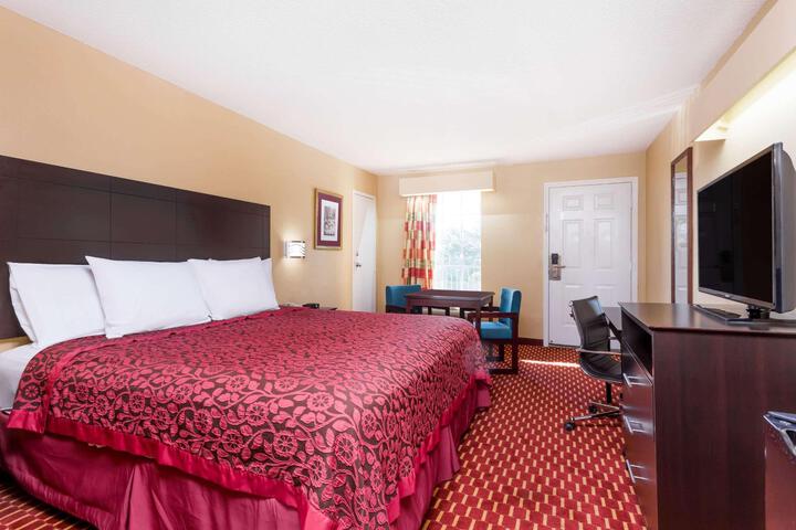 1 King Bed (4 of 14)