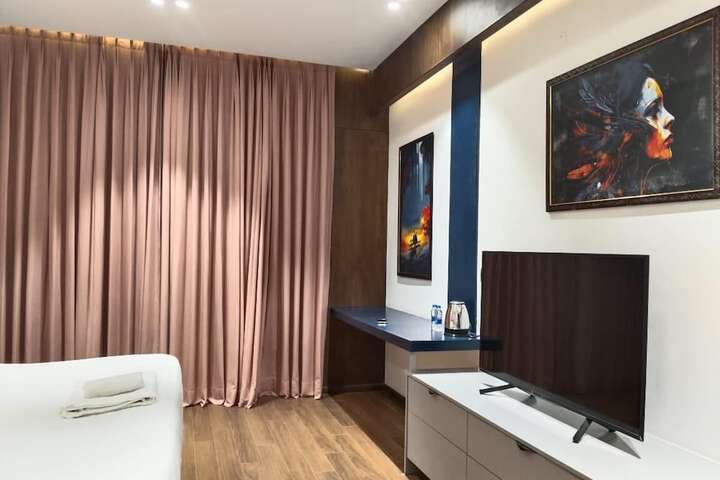 Room 3 of 9
