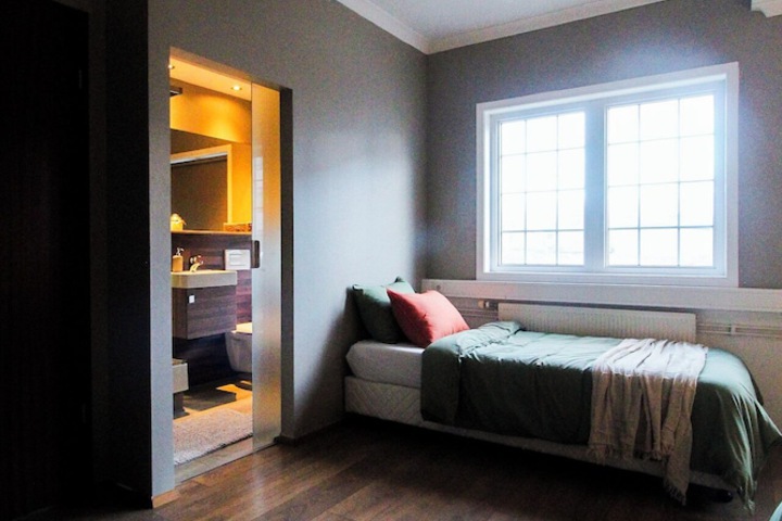 Room 12 of 37