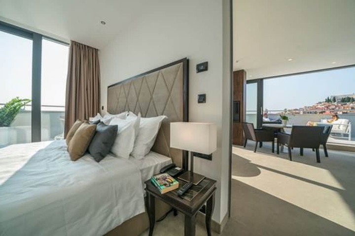 Room 4 of 50