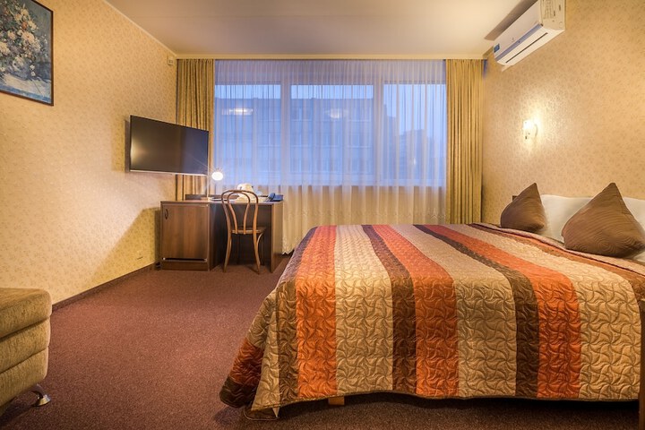 Room 15 of 77