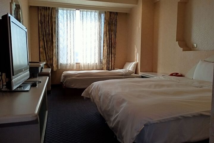 Room 18 of 35