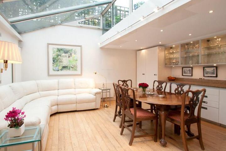 Veeve Queensdale Pl 3 Bed 3 Bath Mews House Parking