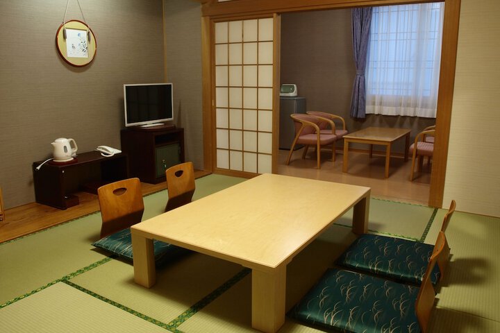 Room 24 of 105