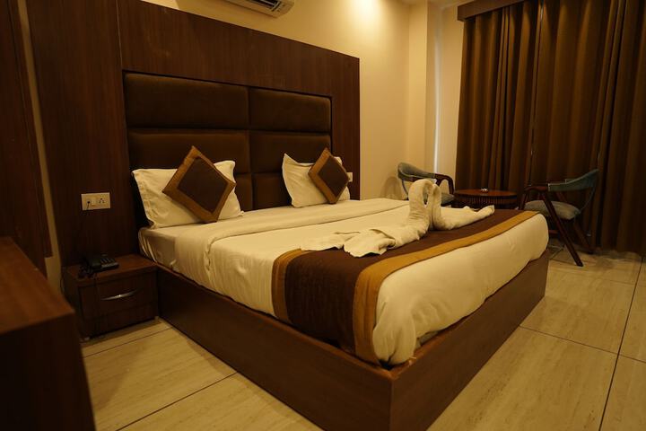 Room 13 of 35