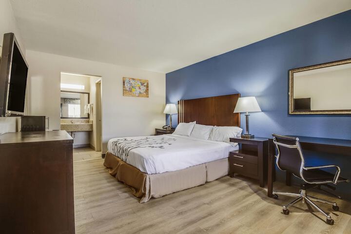 Room 15 of 38