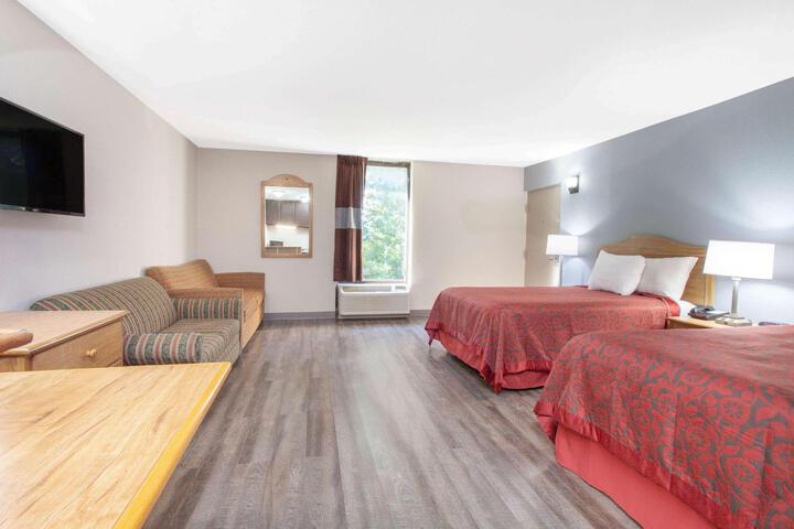 1 King Bed (2 of 9)