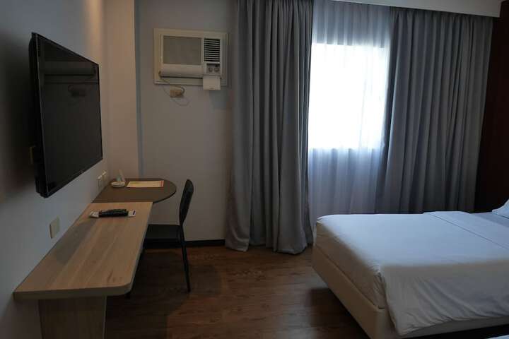 Room 18 of 94