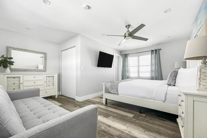 Studio King Size Bed (1 of 32)