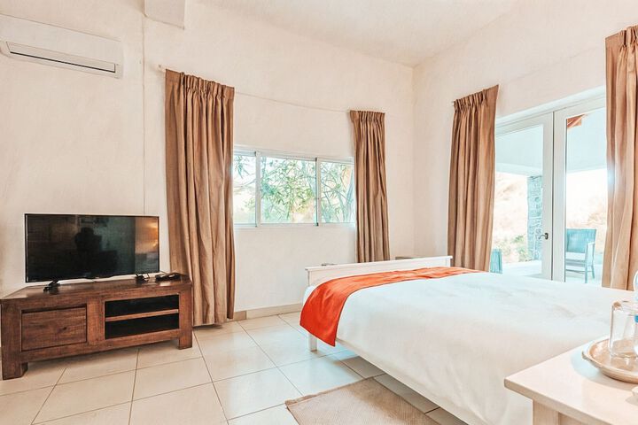 Room 8 of 48