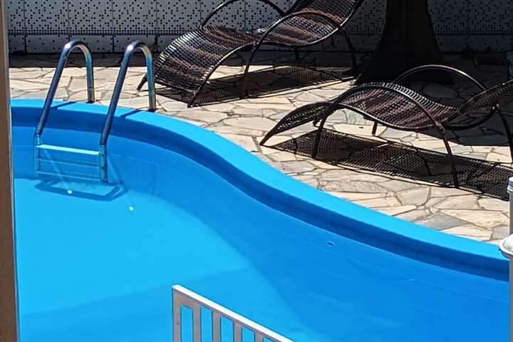 Pool 24 of 34