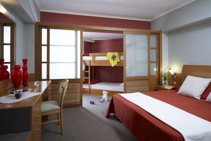Room 4 of 129
