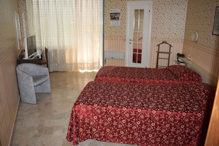 Room 10 of 17