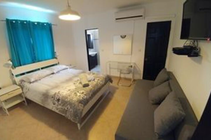Room 15 of 32